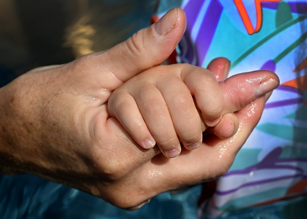 Card 34 "Hands"
